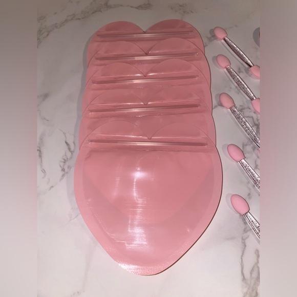 MAKE-UP FREEBIE FOR YOUR BUYERS BUNDLE - Picture 2 of 5